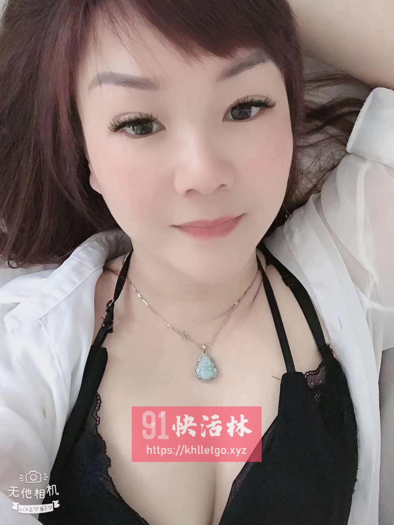 娇小骚妇，服务好随你操