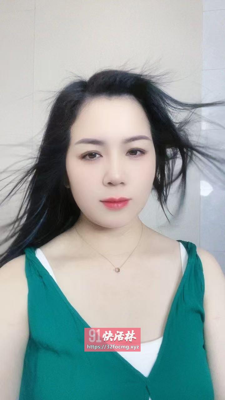 蜜桃臀熟女霏霏