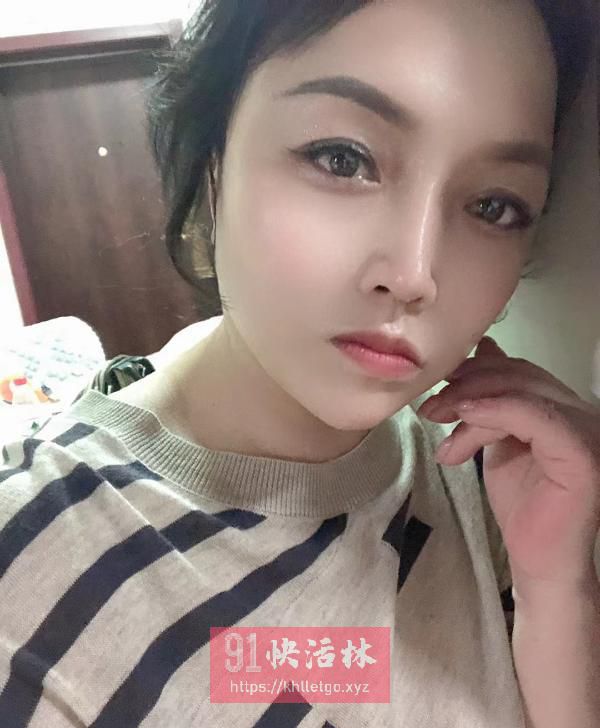 风骚大奶制服控少妇