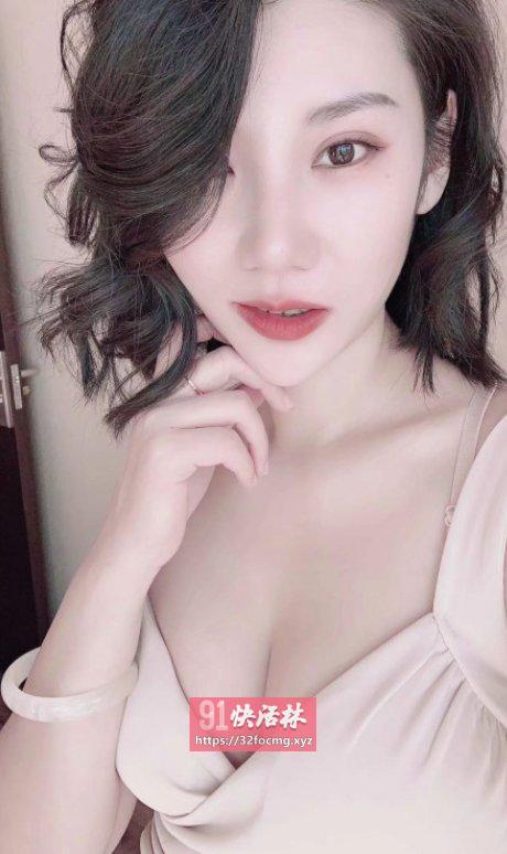 凹凸有致颜值小龙女
