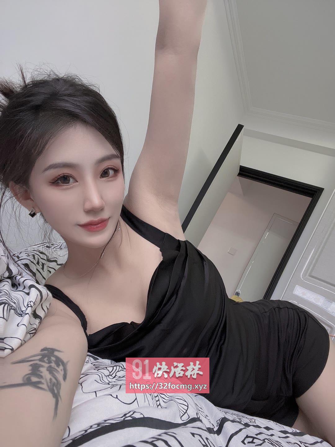 长腿翘臀骚货