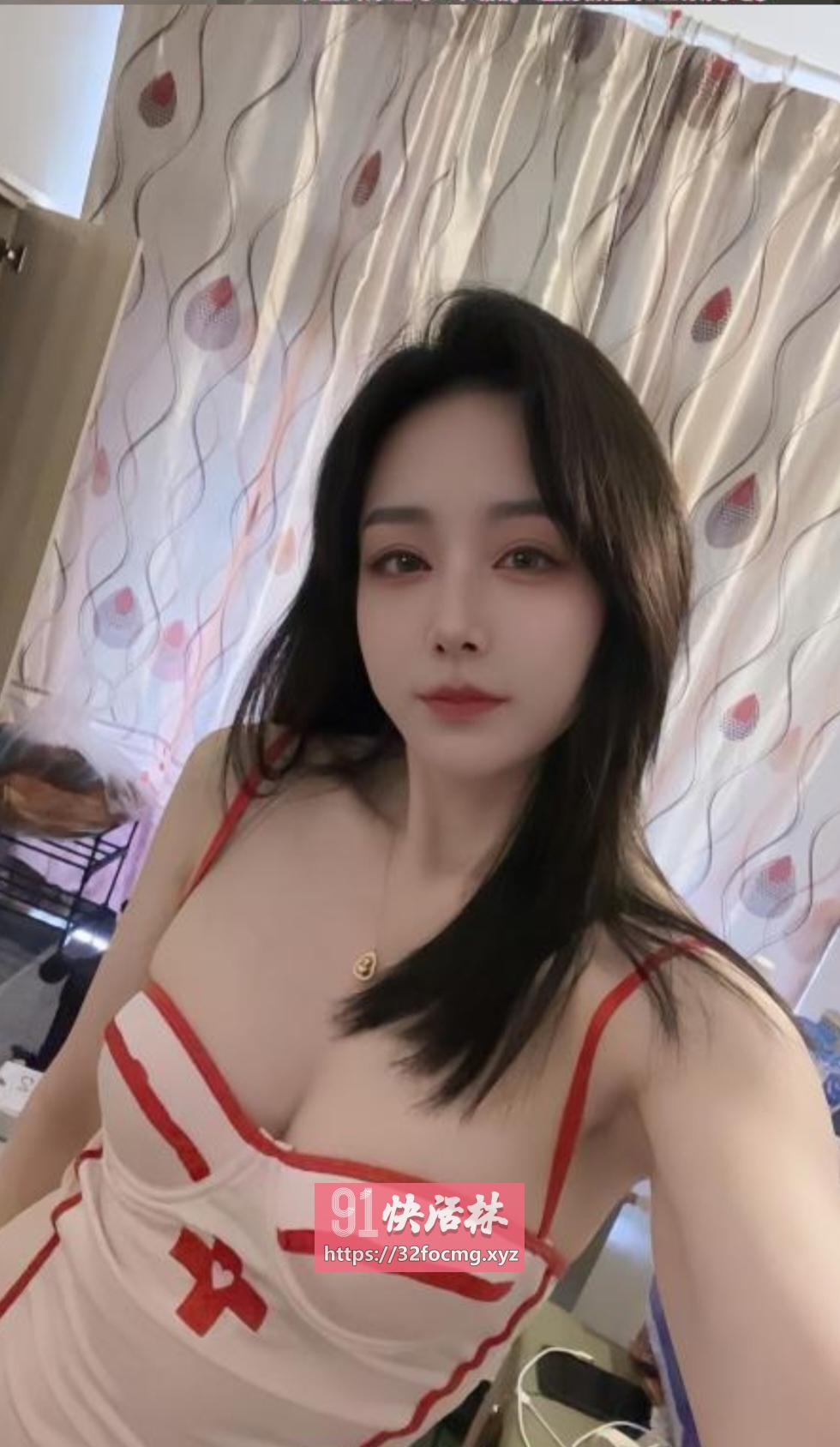 肤白貌美迷人老师