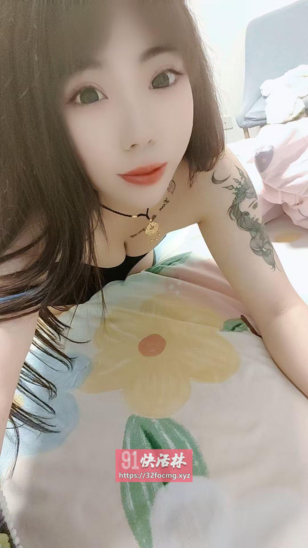 G奶一字马性感尤物