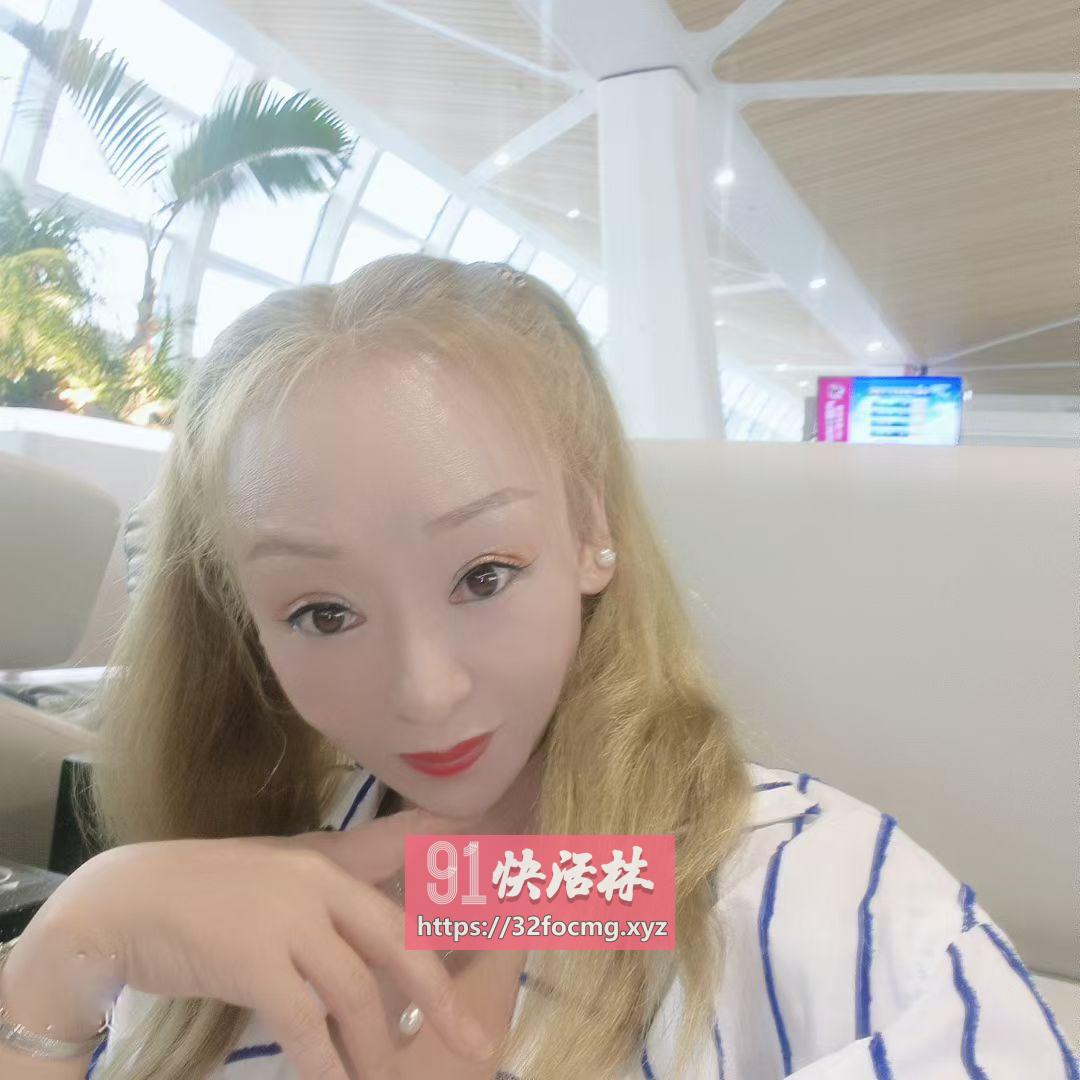 体验过三位包夜熟女，娇小家里很温馨