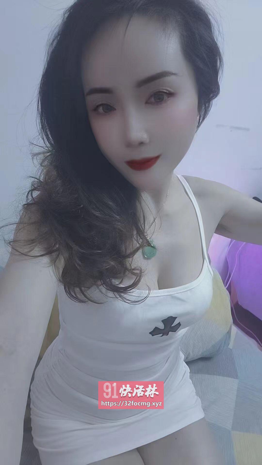 洪山区极品骚穴服务的时候下体就成河了