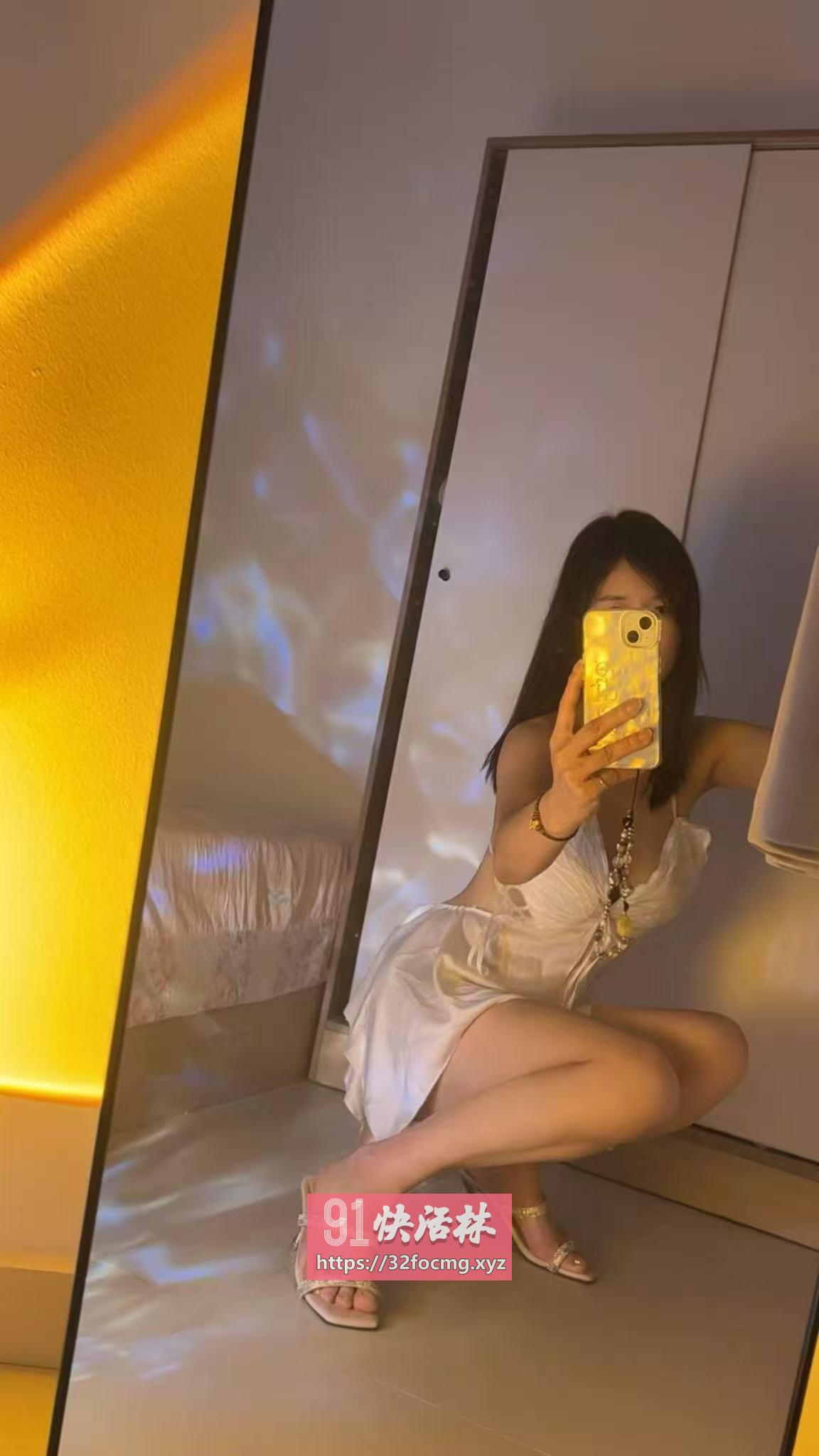 丰满翘臀胸大水多骚货