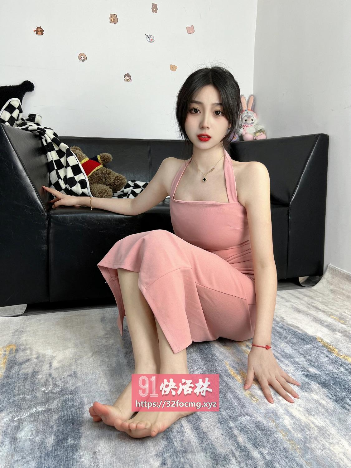 秦淮白嫩迷人小仙女