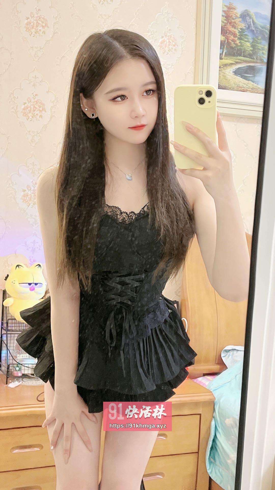 长腿翘臀骚货米娜