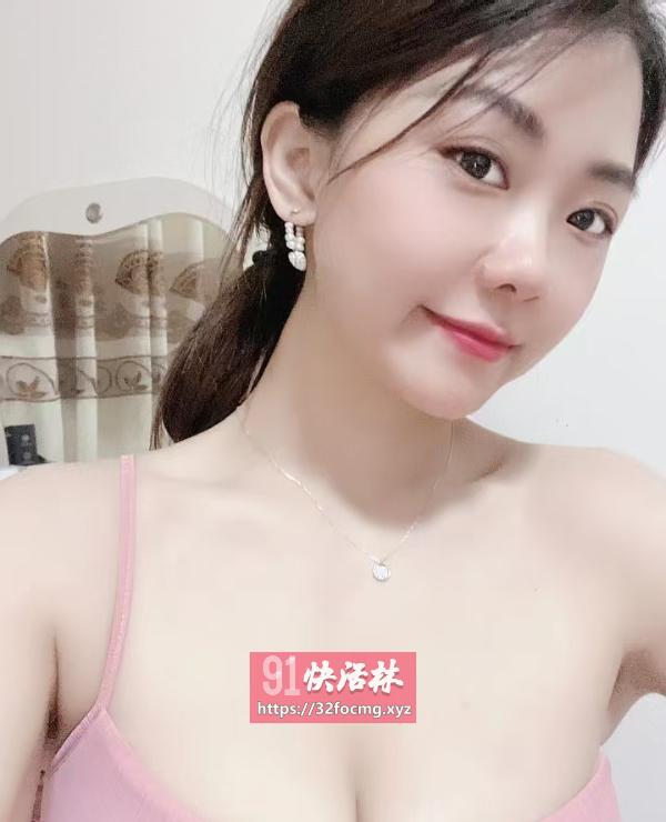 胸白貌美兼职姐姐