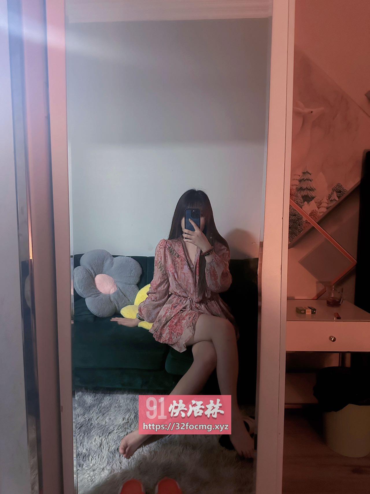 高颜值长腿小骚货