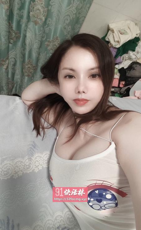 D杯风韵美少妇