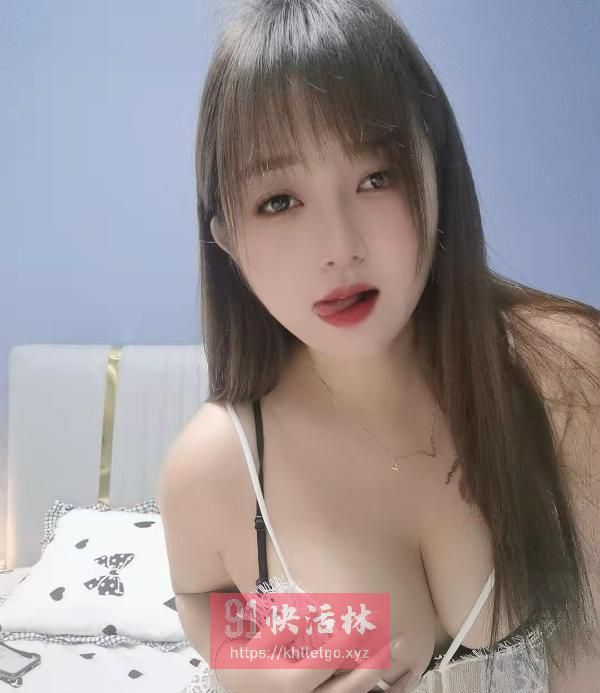 丰满的小骚妹