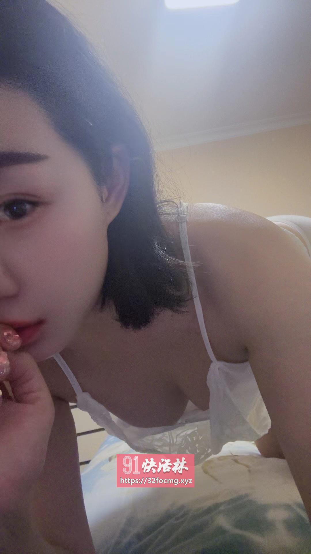清纯粉嫩服务型嫩妹