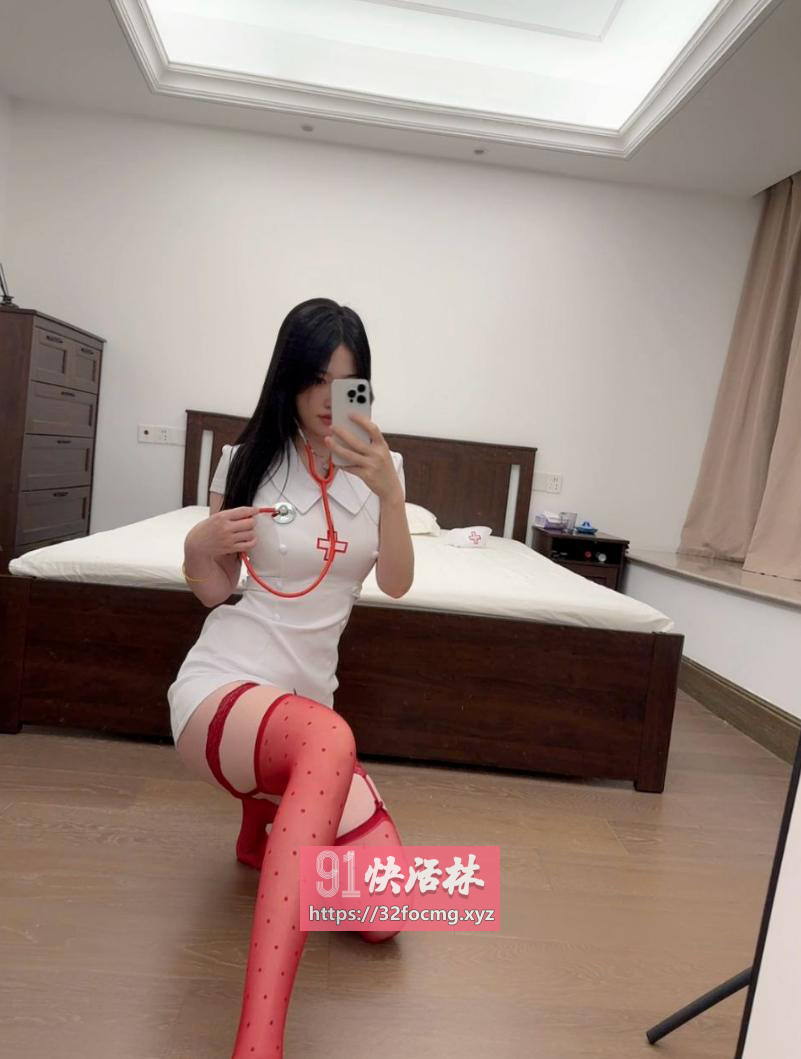 妹妹活好姿势多，小穴湿润好插
